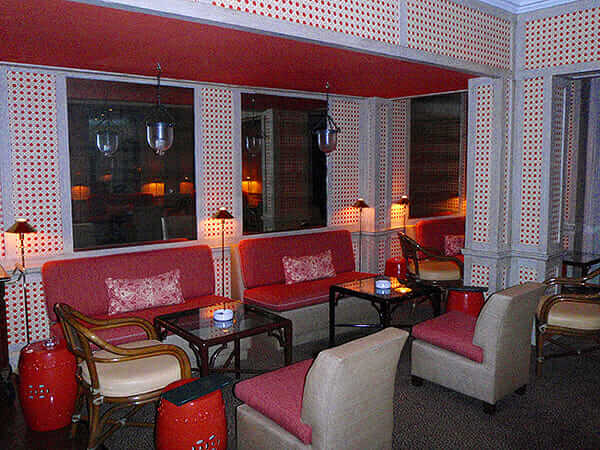 Lyford-Cay-bar-2