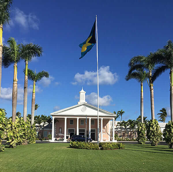 Lyford-Cay-entrance