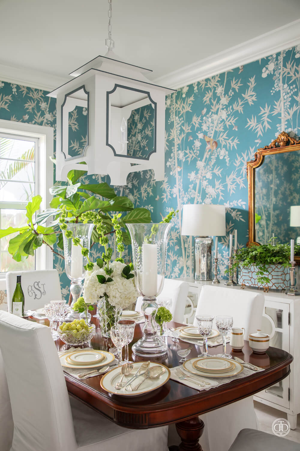 Elegant Chinoiserie Dining Room-03